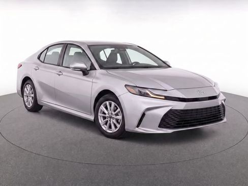 Used 2025 Toyota Camry LE FWD image 2