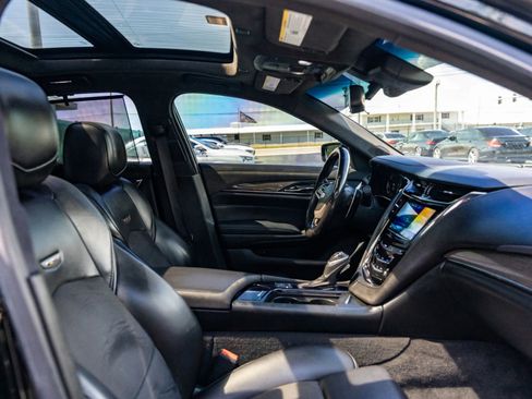 Used 2019 Cadillac CTS V w/ Luxury Package RWD image 41