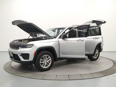Used 2024 Jeep Grand Cherokee Laredo X w/ Luxury Tech Group I AWD/4WD image 11