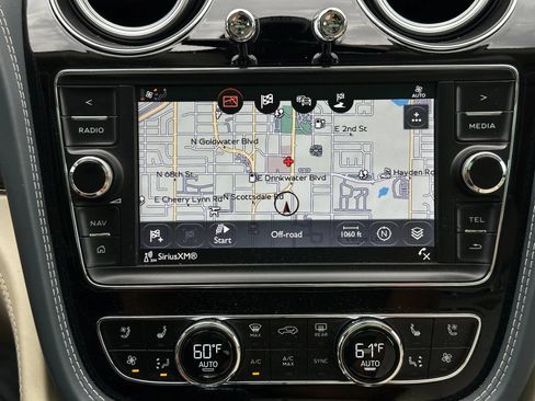 Used 2017 Bentley Bentayga AWD/4WD image 44