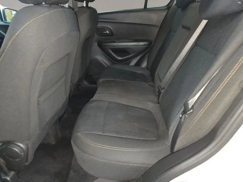 Used 2022 Chevrolet Trax LS w/ Tint and Cruise Package AWD/4WD image 10