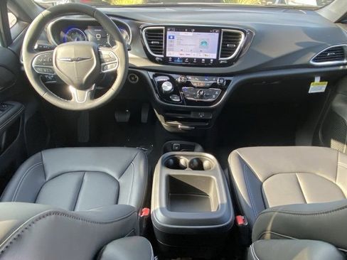 New 2026 Chrysler Voyager LX image 35