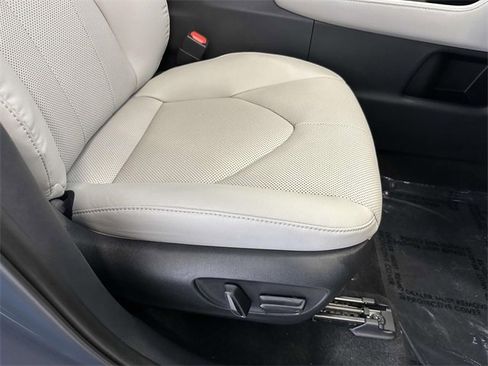 Used 2024 Toyota Grand Highlander AWD image 15