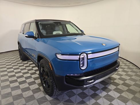 Used 2023 Rivian R1S Adventure AWD/4WD image 7