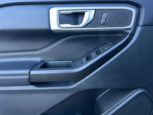 Used 2020 Ford Explorer XLT w/ Equipment Group 202A image 11