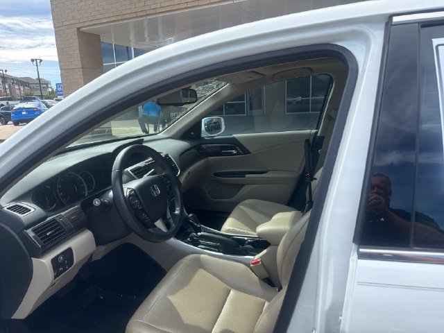 Used 2017 Honda Accord Touring image 8