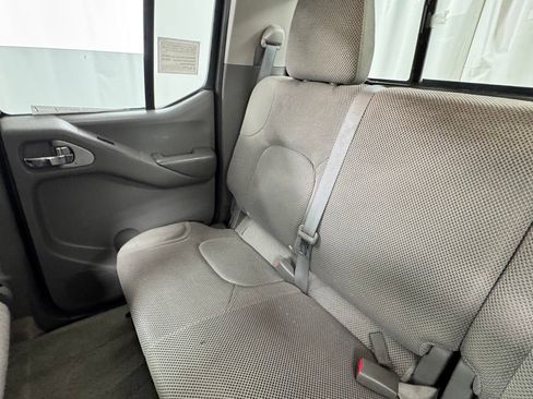 Used 2014 Nissan Frontier SV w/ SV Value Truck Package AWD/4WD image 14