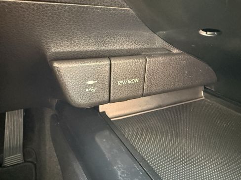 Used 2018 Toyota Camry SE FWD image 23