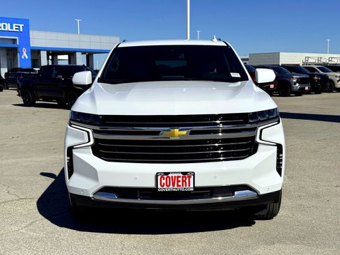 Used 2024 Chevrolet Suburban LT image 3