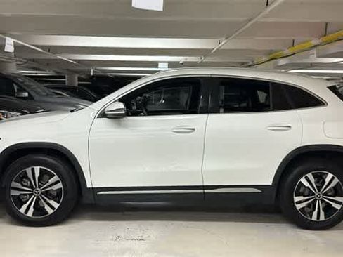 Used 2025 Mercedes-Benz GLA 250 4MATIC image 3