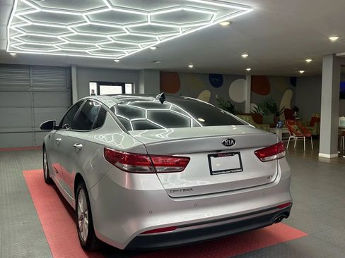Used 2016 Kia Optima EX w/ Premium Package FWD image 4