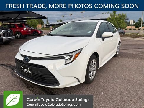 Used 2025 Toyota Corolla LE FWD image 3