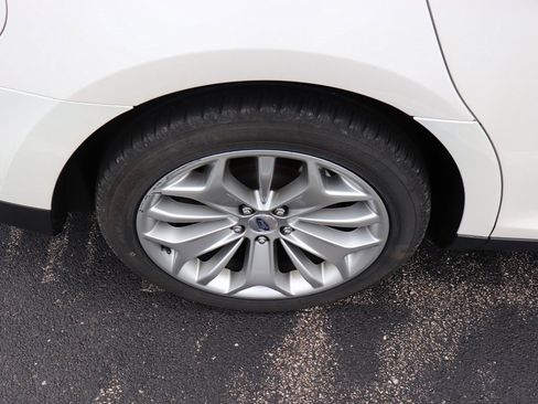 Used 2019 Ford Taurus Limited image 5