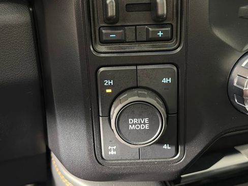 Certified 2024 Ford F350 Platinum w/ FX4 Off-Road Package image 23