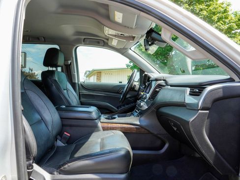 Used 2019 Chevrolet Suburban LT AWD/4WD image 21