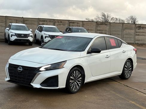 Certified 2024 Nissan Altima 2.5 SV image 3