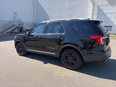Used 2018 Ford Explorer XLT image 8