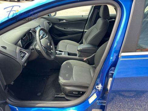 Used 2017 Chevrolet Cruze LT w/ Convenience Package FWD image 13