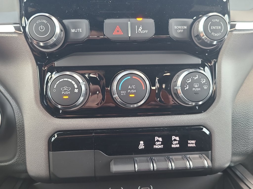 New 2026 RAM 1500 Express AWD/4WD image 22