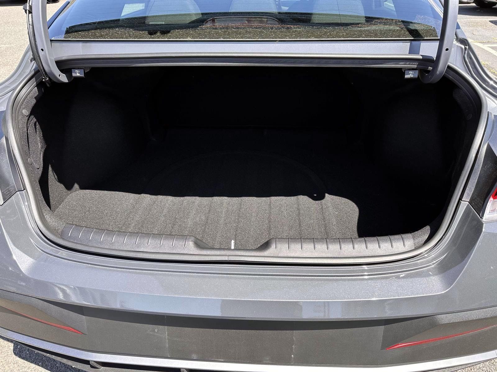 Used 2025 Hyundai Elantra Sport FWD image 8