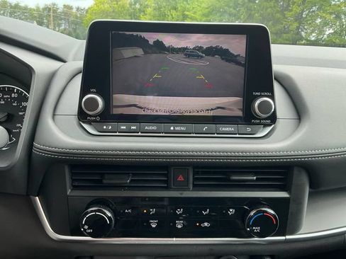 Used 2025 Nissan Rogue S AWD/4WD image 20