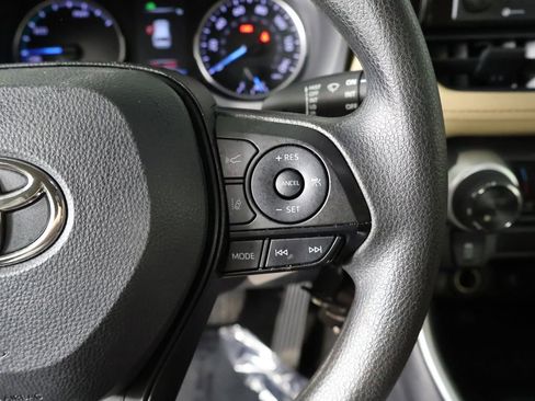 Used 2022 Toyota RAV4 LE AWD/4WD image 36