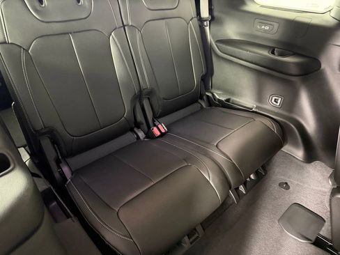 Used 2025 Jeep Grand Cherokee L Limited w/ Black Appearance Package image 32