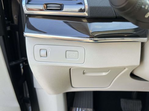 Used 2018 Volvo XC90 T6 Momentum w/ Convenience Package image 22