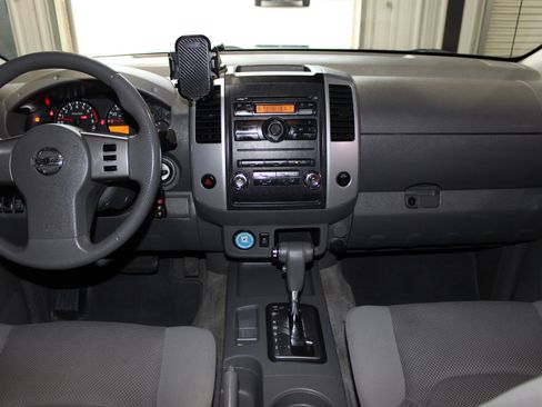 Used 2012 Nissan Frontier SV RWD image 13