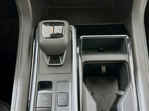 Used 2025 Nissan Pathfinder SV AWD/4WD image 24