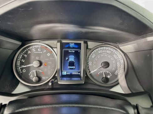 Used 2022 Toyota Tacoma TRD Off-Road w/ Technology Package AWD/4WD image 18