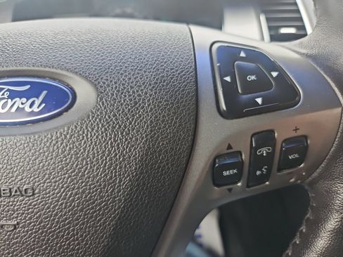 Used 2015 Ford Taurus SEL w/ Equipment Group 201A FWD image 25