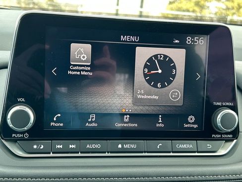 Used 2025 Nissan Rogue SV image 13