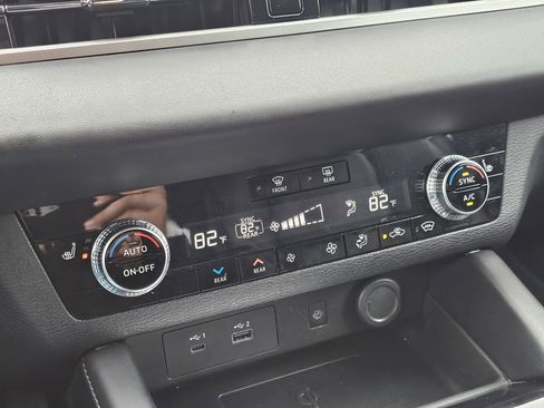 Used 2024 Mitsubishi Outlander SEL image 25