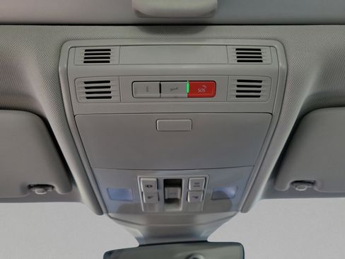 Used 2025 Volkswagen Jetta SE image 39