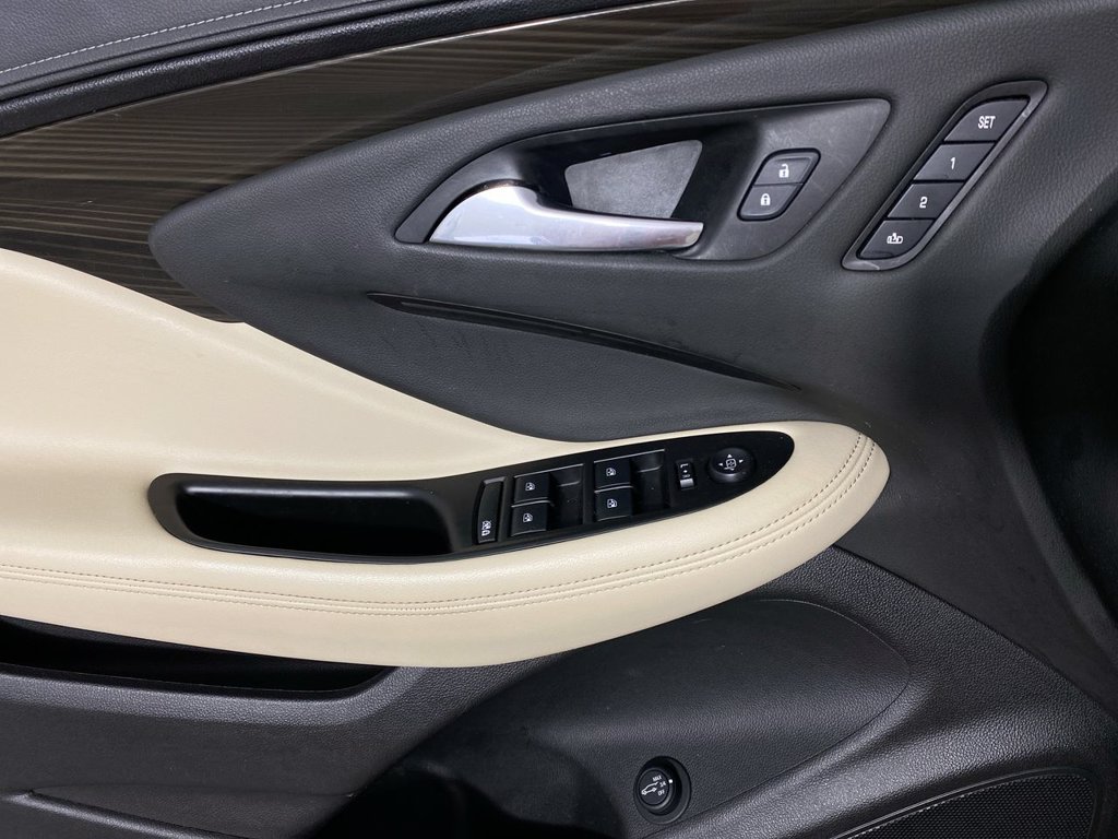 Used 2019 Buick Envision Essence FWD image 13