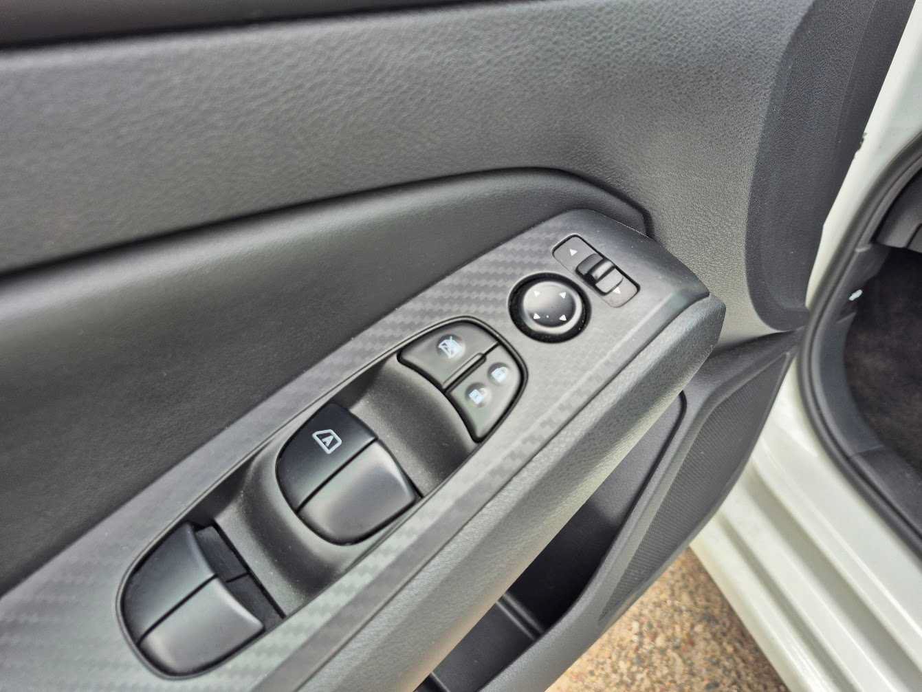 Used 2024 Nissan Altima 2.5 SV FWD image 6