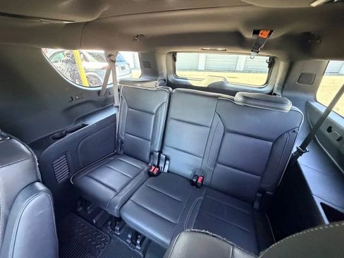 Used 2021 GMC Yukon XL SLT w/ SLT Premium Package image 15