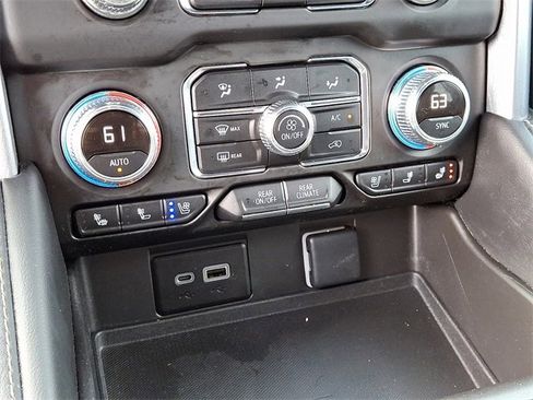 Used 2023 GMC Yukon XL SLT image 16