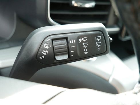 Used 2022 Ford Explorer XLT w/ Equipment Group 202A image 25