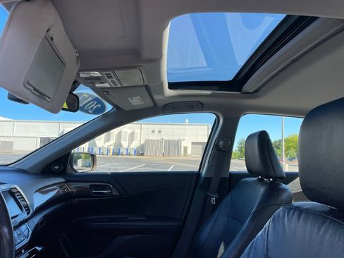 Used 2017 Honda Accord Touring image 29