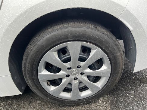 Used 2021 Toyota Corolla LE image 14