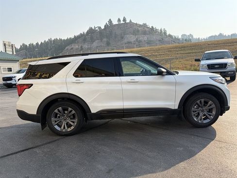 Used 2026 Ford Explorer Active w/ Active Comfort Package AWD/4WD image 5