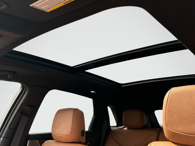 New 2026 Cadillac XT5 Premium Luxury AWD/4WD image 9