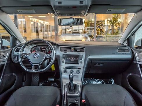 Used 2016 Volkswagen Golf S image 2