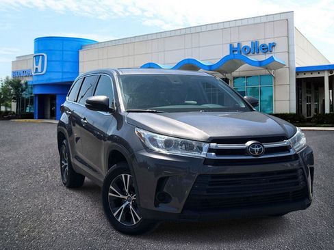 Used 2019 Toyota Highlander LE image 1