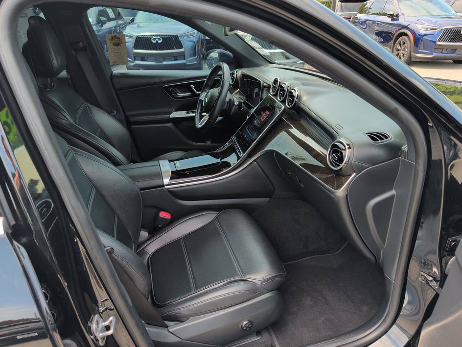 Used 2025 Mercedes-Benz GLC 300 4MATIC image 12