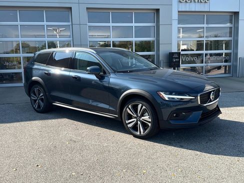 New 2026 Volvo V60 B5 Cross Country Plus w/ Climate Package image 3