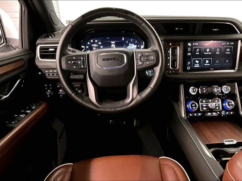 Used 2024 GMC Yukon Denali Ultimate AWD/4WD image 6