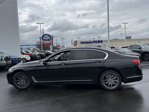 Used 2018 BMW 750i xDrive image 16